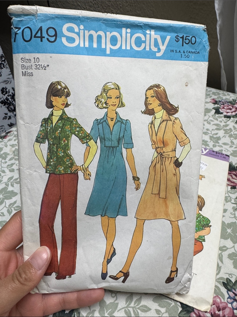 Simplicity Sewing Patterns Bundle - Picture 2 of 4